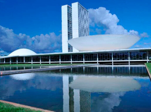 Comissão reajusta IR e altera idade de aposentadoria