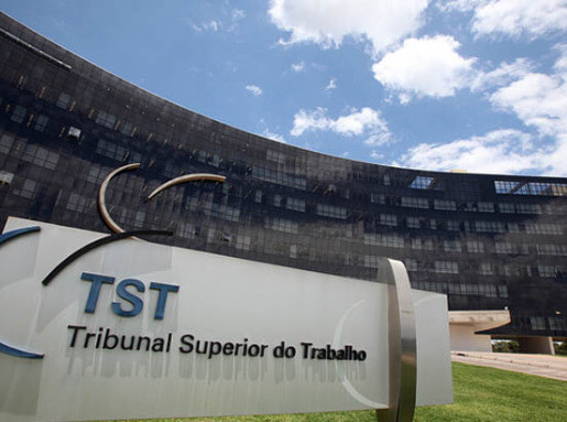 Faturamento do banco não justifica aumento de indenização.